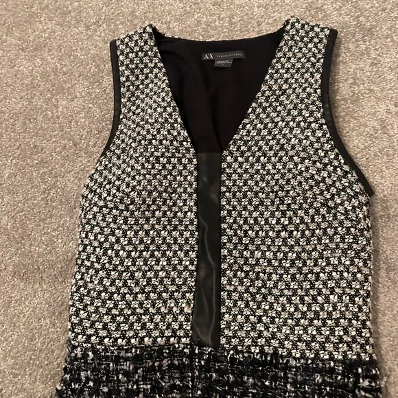 Stunning black tweed dress with leather detailing has pockets, brand new - Picture 3 of 6